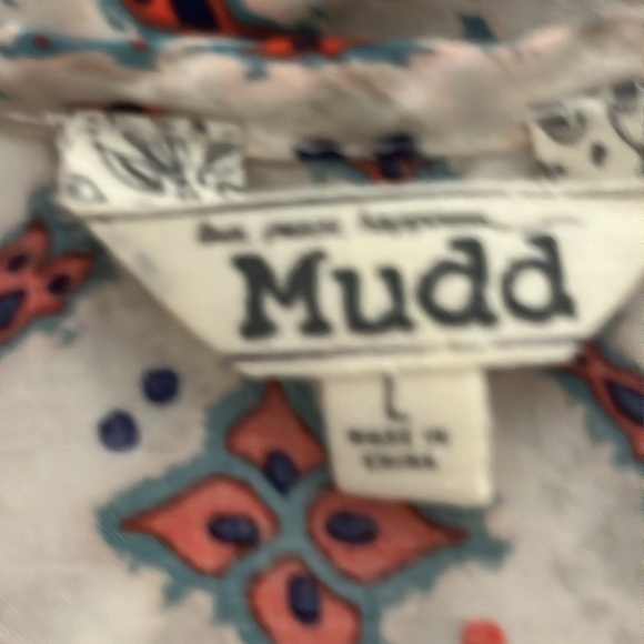 MUDD (L) rayon tank with lace trim, hanky hem, low scoop back - Picture 4 of 5